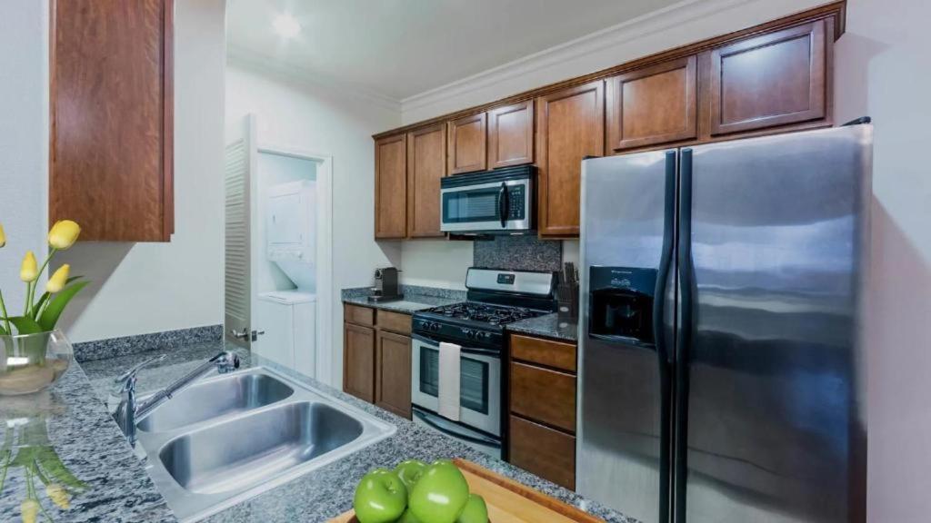 Holiday In La - 1Br With Free Parking, Laundry, Pool Los Angeles Eksteriør billede